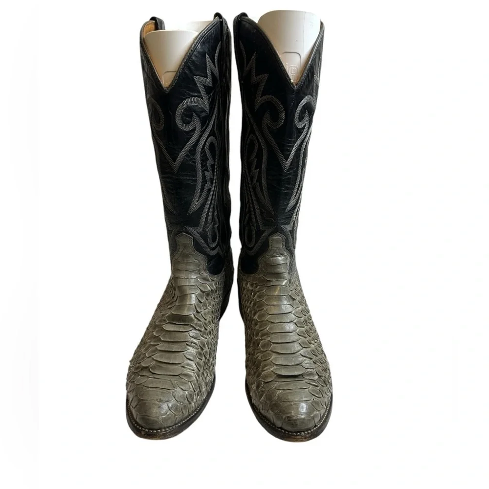 J Chisholm chisholm snakeskin